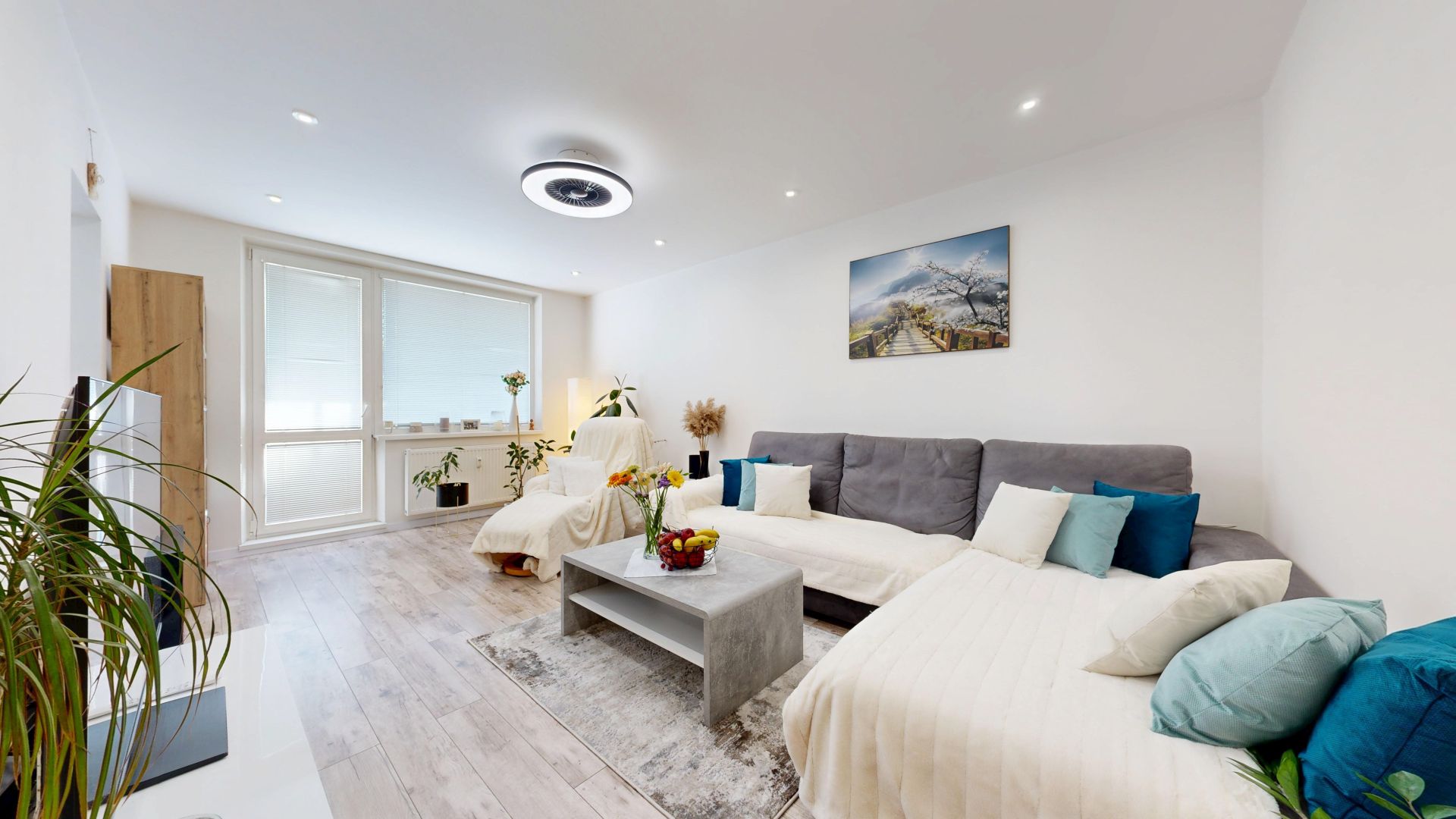 Na predaj KRÁSNY(68m2) 3 izbový KOMPLETNE ZREKONŠTRUOVANÝ a ZARIADENÝ byt - ŠPAJZA, KUMBÁL, LODŽIA, výhľad NA JAZERO, Azovská ul., Sídlisko Nad Jazerom, Košice