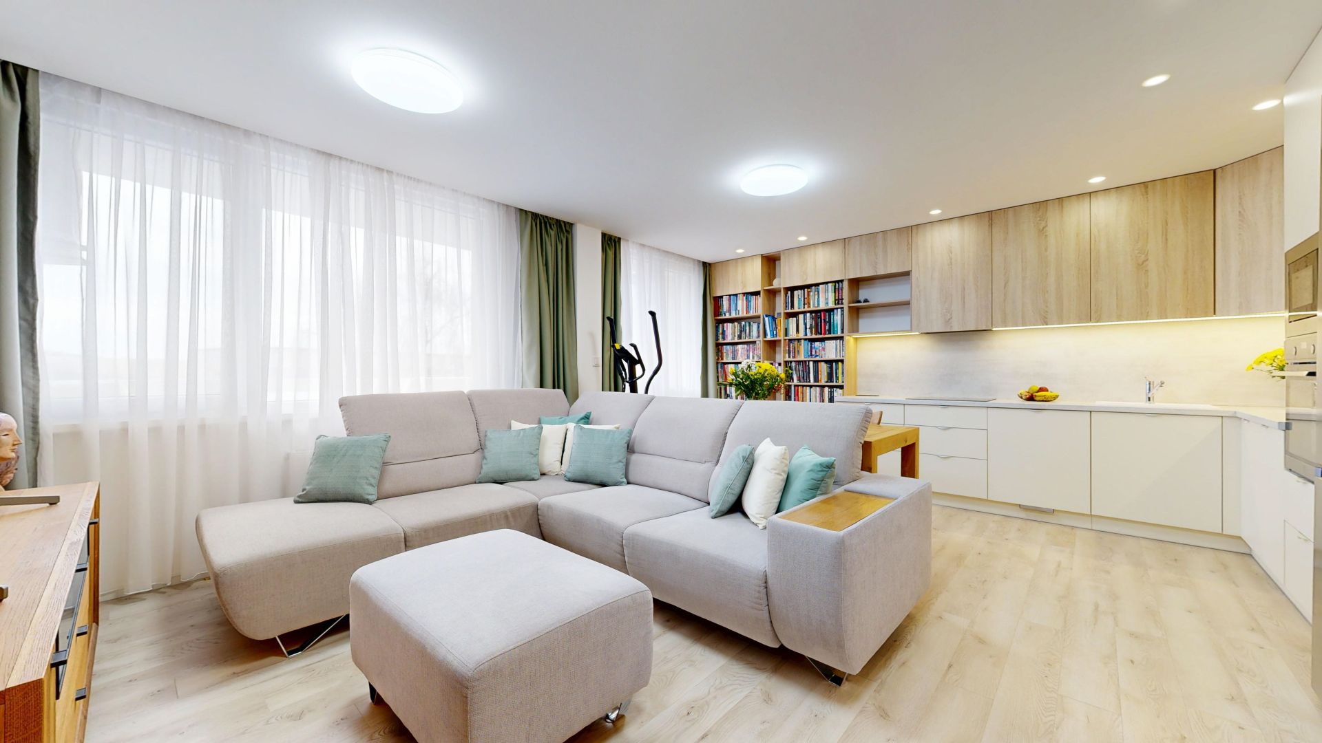 Na predaj NOVO ZREKONŠTRUOVANÝ, KLIMATIZOVANÝ a s NÁBYTKOM, 3 izbový byt (70m2) - PRAŽSKÝ TYP - ŠATNÍK a Veľká LODŽIA, VÝHĽAD, KUMBÁL, PIVNICA, Dvorkinova, Furča - Sídlisko Dargovských hrdinov, Košice