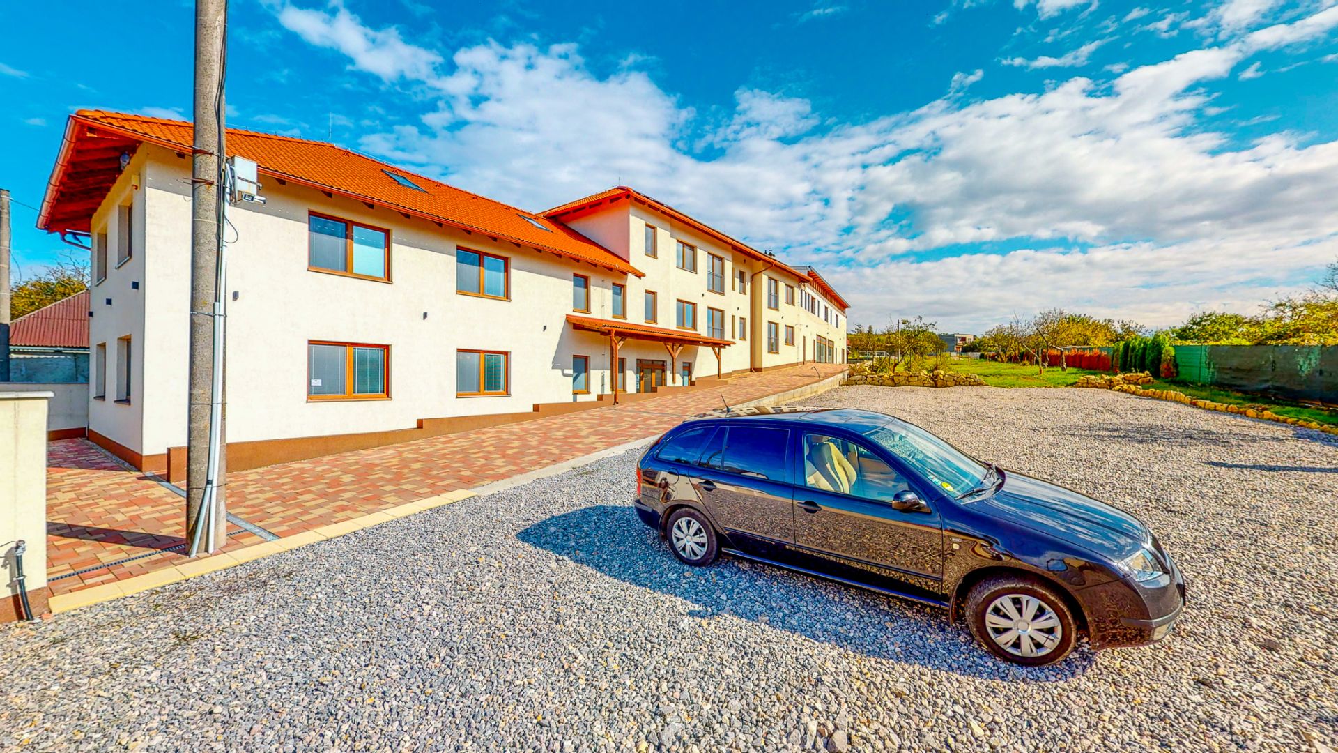 Na predaj Veľký RODINNÝ DOM PRE VIAC-GENERAČNÉ BÝVANIE, známy aj ako apartmánový, Wellness Penzión TOKAJ v ČERHOVE, okres Trebišov