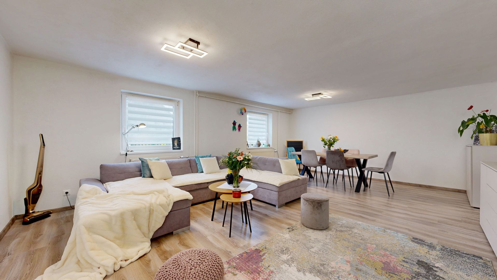 Na predaj 5 izbový Rodinný dom (184m2) - PRIESTRANNÝ, veľká ZÁHRADA,10 ár. rovinatý pozemok, s prístupom NA DIAĽNICU a s VLAKOM do KOŠÍC, Novajidrány, Maďarsko